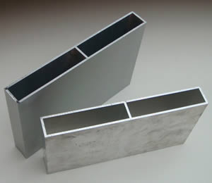 Extrusion d'aluminium en tube carré